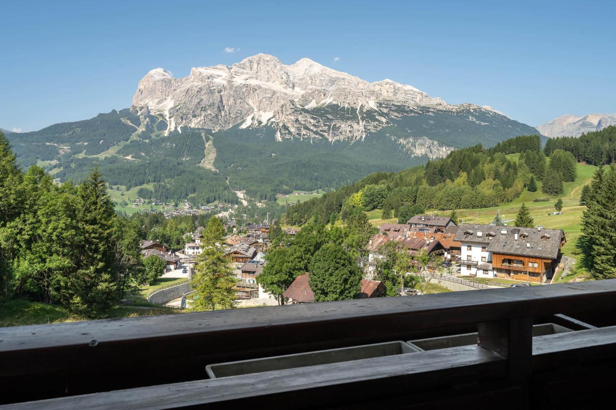 Charming Penthouse With Breathtaking Views Apartment Cortina d'Ampezzo Exterior photo