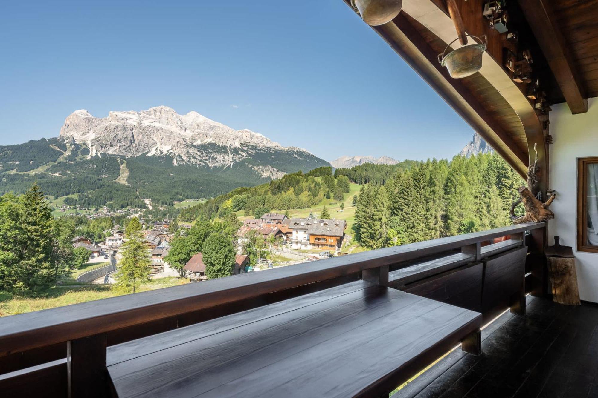 Charming Penthouse With Breathtaking Views Apartment Cortina d'Ampezzo Exterior photo